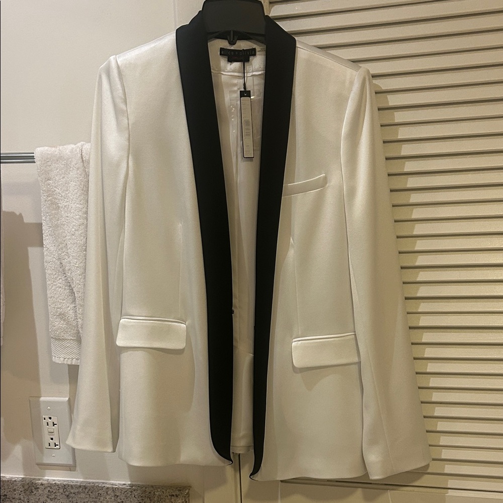 Alice and Olivia New with Tags White and Black Women's Blazer